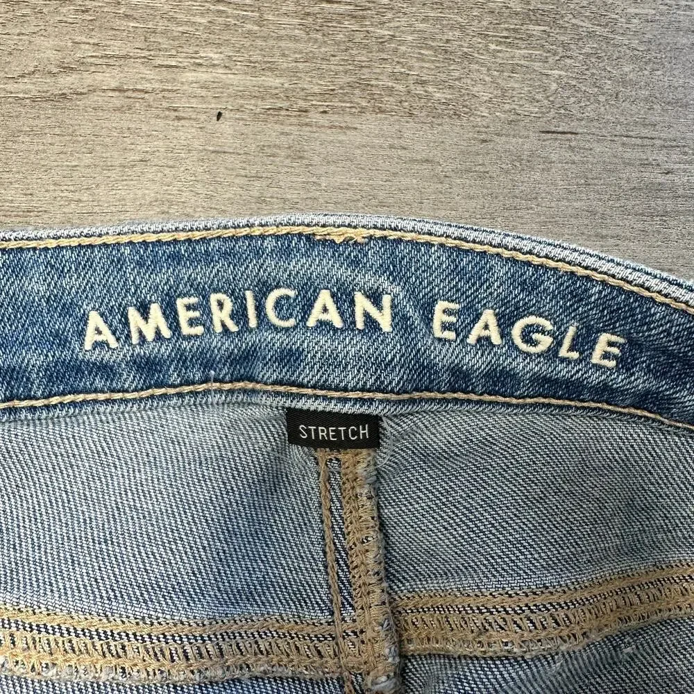 American Eagle Mom Straight Jeans Light distressing Size 4